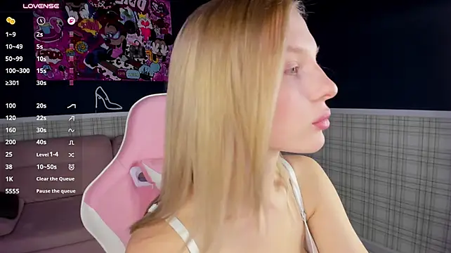 Alice_Taylori - Oil on boobs + massage