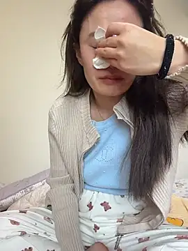 Saozi666 - 完成目标可选：挤奶水、口交黑鸡吧、黑鸡吧蹭B、双插票、喷水票、小粉M腿、骑乘视角