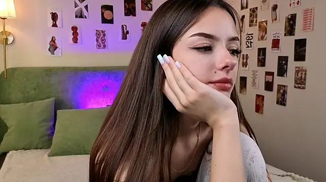 Kiara_beauty - stretch on the bed
