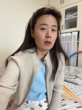 Saozi666 - 完成目标可选：挤奶水、口交黑鸡吧、黑鸡吧蹭B、双插票、喷水票、小粉M腿、骑乘视角