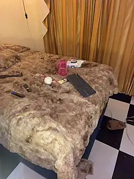Myc_hot - 1 finger in pussy
