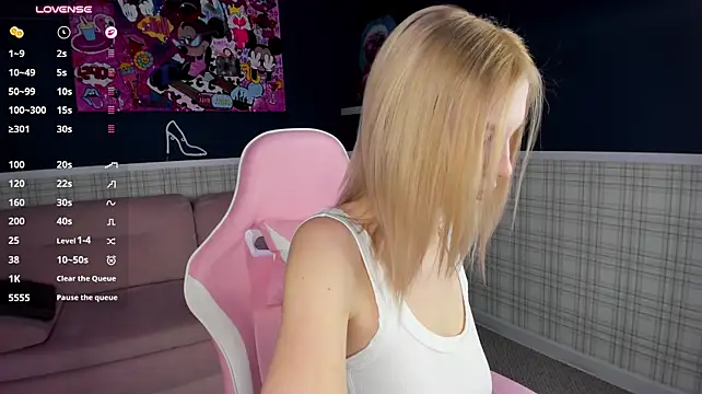 Alice_Taylori - Suck dildo + eye contact