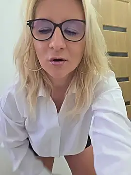 KaylinJan - 🔥I need a coffie and a strong orgasm 🔥
