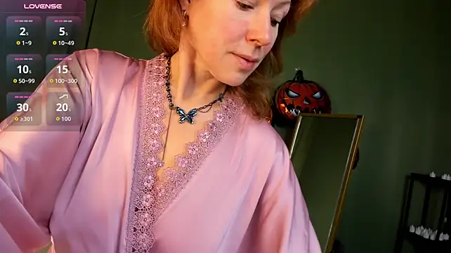 LeticiaRomano - lower the strap