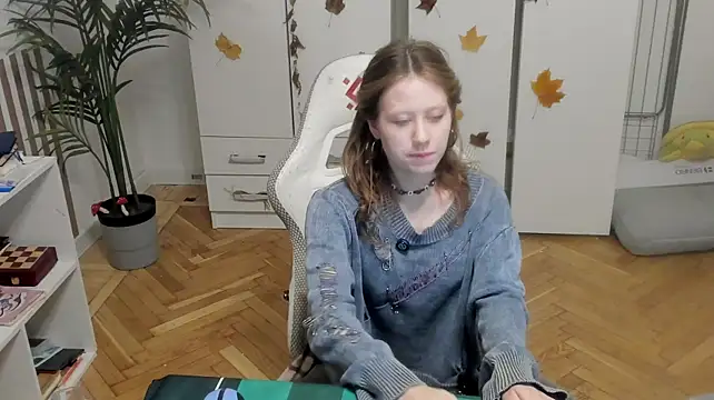 Silly__Milly - completely naked