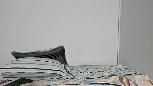 Victoria_vg - 2 Fingers in pussy