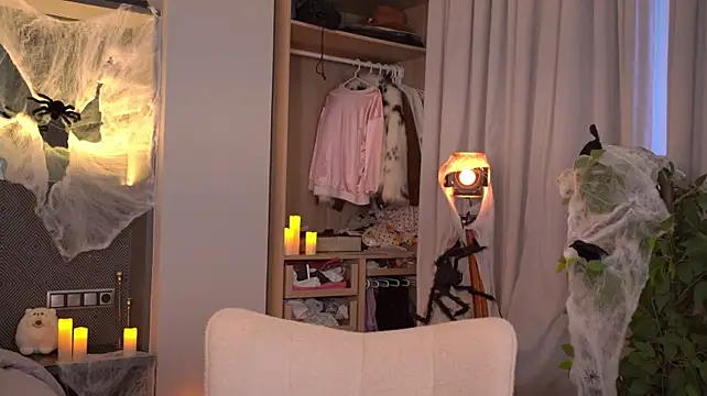 LexieLoree - Pillow riding