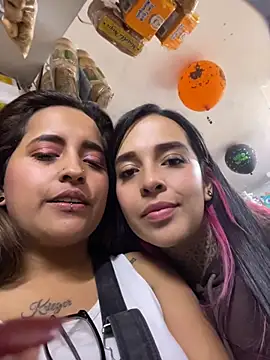 NaraAndNyla - Control lovense x2 1 min