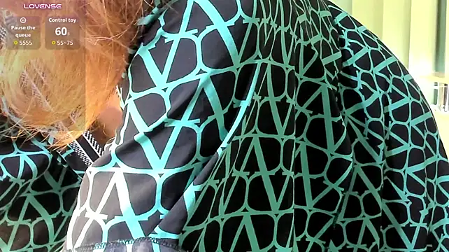 LeticiaRomano - lower the strap