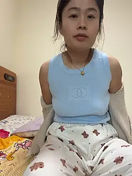 Saozi666 - 完成目标可选：挤奶水、口交黑鸡吧、黑鸡吧蹭B、双插票、喷水票、小粉M腿、骑乘视角