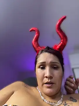 LISA_BULLOCK_ - MY YOUNGEST FRIEND FUCKS ME IN 4
