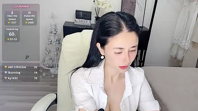 Fiona_999 - 新人莫妮卡，23岁上下超粉，手指难进入，小黑屋有你喜欢得