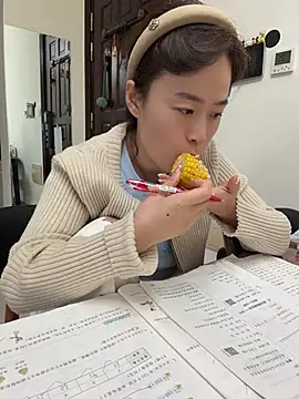Saozi666 - 完成目标可选：挤奶水、口交黑鸡吧、黑鸡吧蹭B、双插票、喷水票、小粉M腿、骑乘视角