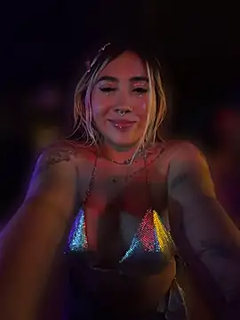 ManuelaVeeleez - Kiss with my friend