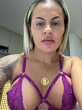Carolinecbso - Dedada e chupada na byceta da amiga