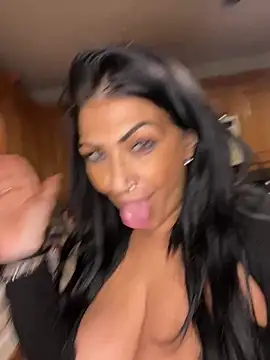 LittleMissEeve - Squirt outside