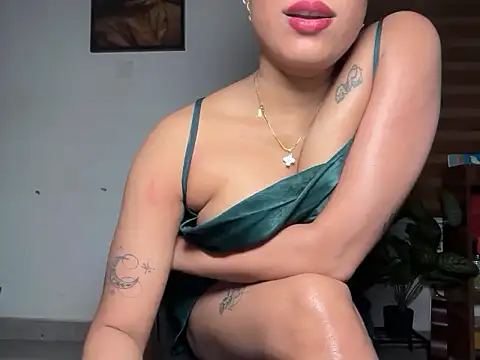 LucytheDevilQueen - 5 fingers in ass, squirt show