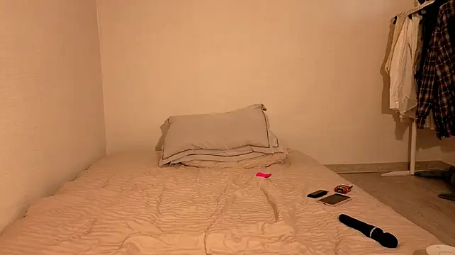 Aria_Blisss - 1 finger in ass doggy