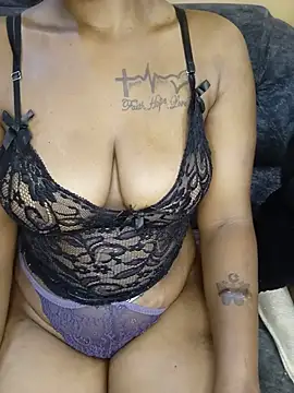 Sexy4daddy1 - Last tipper gets free whatsapp call