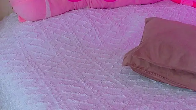 Peachiee_ - bare booty tease
