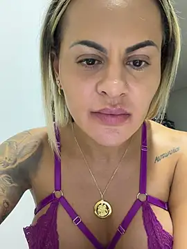 Carolinecbso - Dedada e chupada na byceta da amiga