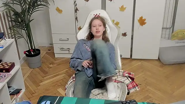 Silly__Milly - completely naked