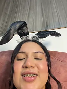Zoe_lu - Tits out + saliva💦🍒