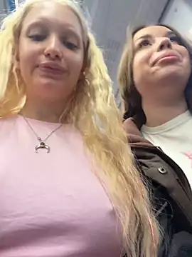 Elfi_InPublic - Girls pinch nipples+Ahegao in bus