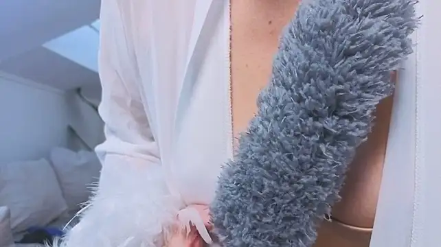 Hannahflora - Housewife duster tease tickels