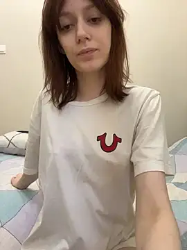 YankiGirl - Twist my nipples clous up