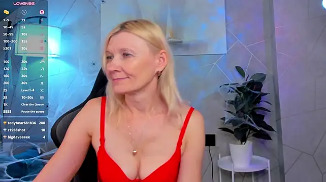 Julie_Lucas - I'll take off my panties and put on othe
