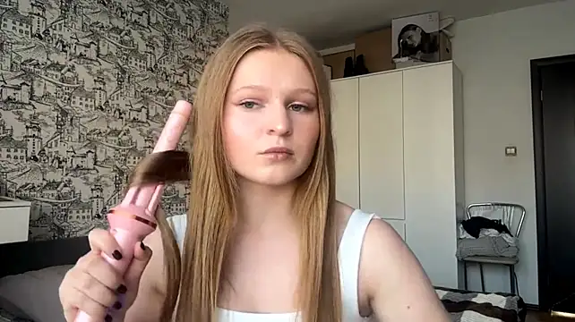 LisFris - Put on heels?