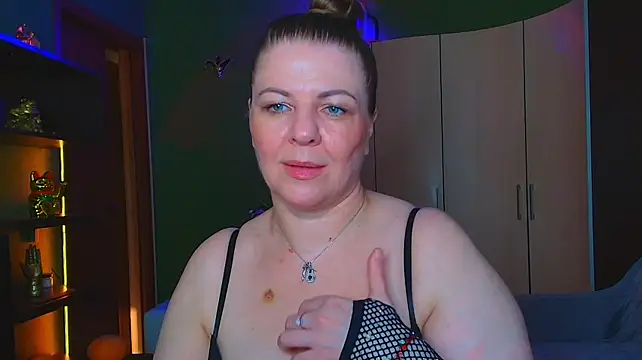 VeronikawGold - Fundraiser for nice costumes for streams