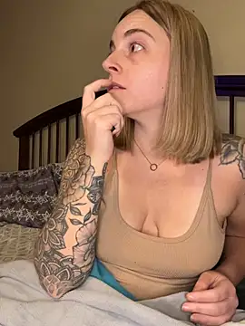 Jaseyrae - Full body nude flash