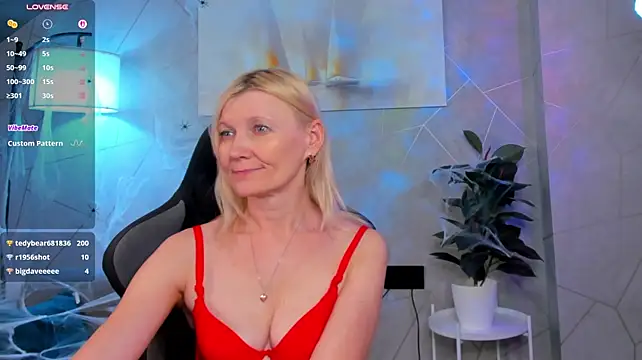 Julie_Lucas - I'll take off my panties and put on othe