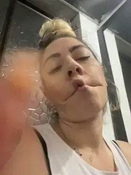 Viktoria_davis_ - 🍒pinzas en mis pezonez 🍒