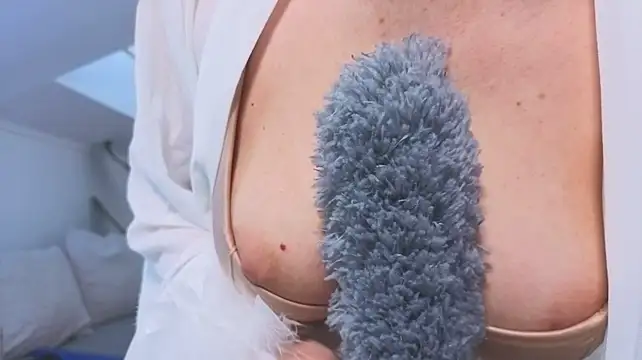 Hannahflora - Housewife duster tease tickels