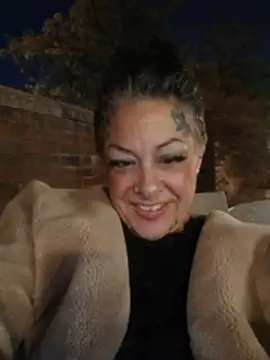 Kitty_bang - Show pussy on patio