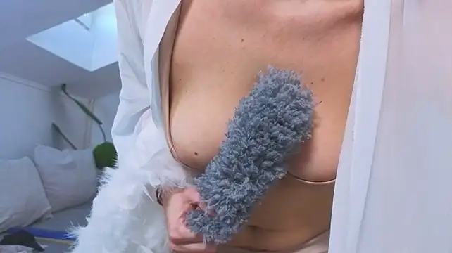 Hannahflora - Sensual nipple tickles with duster