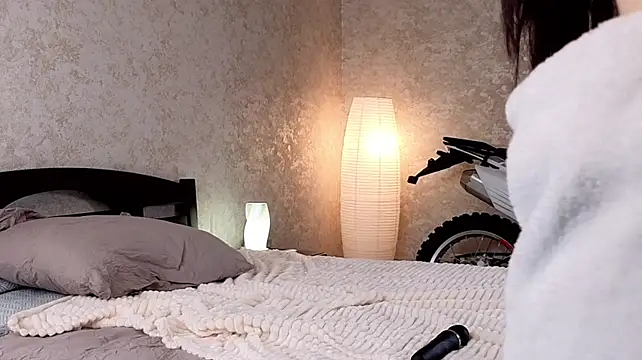 Elizabethpauline - Make my pussy wet with your vibrations