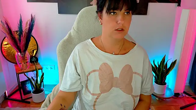 NatiLove35 - Titten zeigen+ einölen
