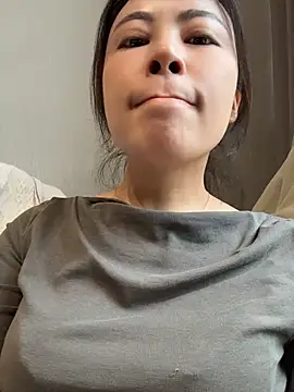 YaoYao8888 - 裸上身直播2分钟