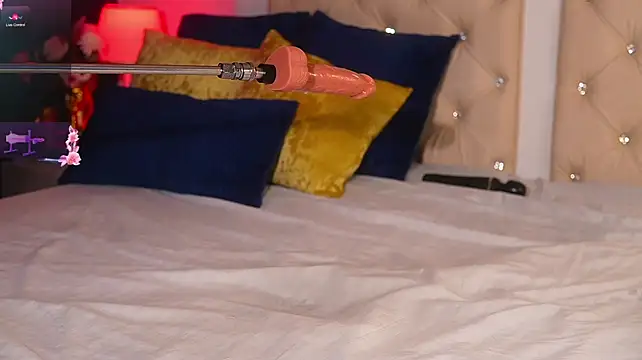 Caroline_adams_ - Squirt on my bed