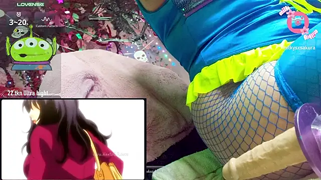 MilkyXSakura - Nipple clamps + creamy boobs 👽💙
