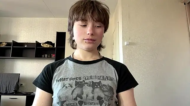 Nellyts - show boobs