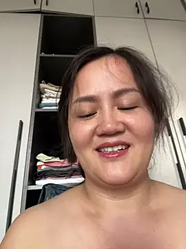 Amy1688 - 户外脱内裤M腿表演