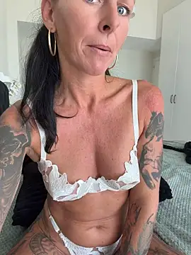 Mel-Mia - Booty Shake and Slap 😈 LT Hot clip