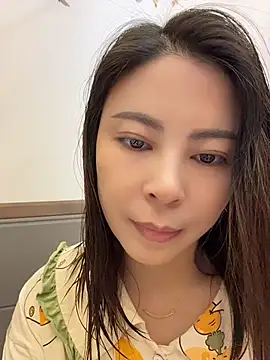 YaoYao8888 - 裸上身直播2分钟