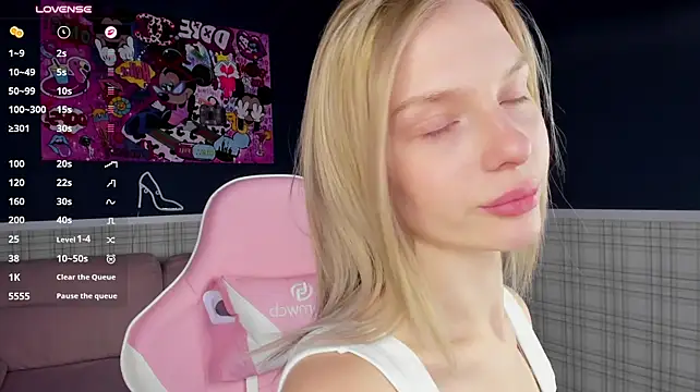 Alice_Taylori - Tease boobs with top closeup
