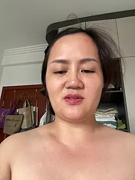 Amy1688 - 户外脱内裤M腿表演